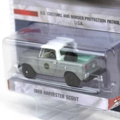 Raw Chase Unit ~ 1/64 1969 Harvester Scout Half Cab, US Customs & Border Patrol, Hot Pursuit Special Edition
