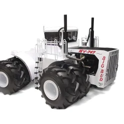 Set of 2 ~ 1/16 Big Bud 760 H.P. & 900 H.P. Tractors, Toy Farmer Editions