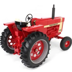 Signed Version ~ 1/8 International Hydro 100 Wide Front with Rear Fenders