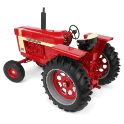 Signed Version ~ 1/8 International Hydro 100 Wide Front with Rear Fenders