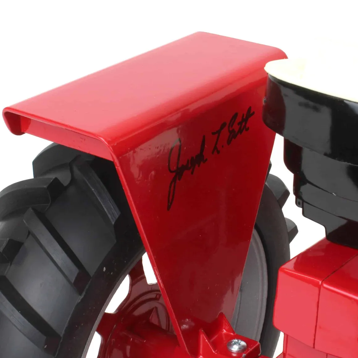 Signed Version ~ 1/8 International Hydro 100 Wide Front with Rear Fenders