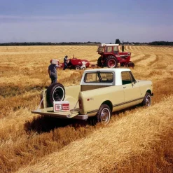 Updated International Scout Encyclopedia: The Authoritative Guide to IH's Legendary 4x4